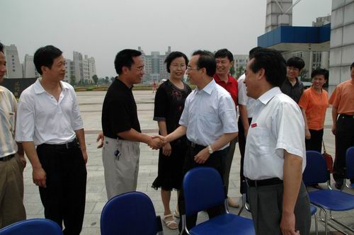 省委常委省委组织部部长董君舒一行来我院视察工作