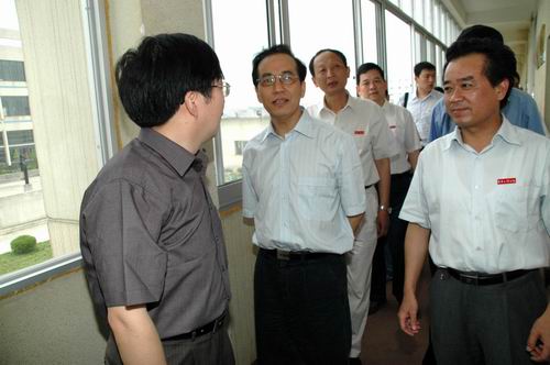 省委常委省委组织部部长董君舒一行来我院视察工作