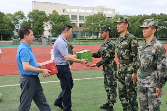 校领导看望慰问我校参加全国军事课教学展示集训师生
