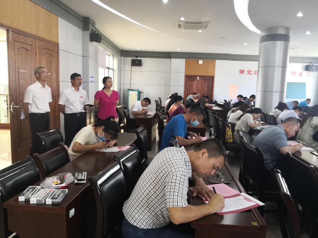 我校“普通话颂百年伟业，规范字写时代新篇”教职工硬笔书法比赛举行